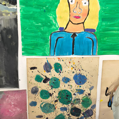 Bild vergr&ouml;&szlig;ern: 2026-02 GS Pfeilergraben Pr&auml;sentation Malerei1 (10)