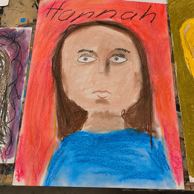 Bild vergr&ouml;&szlig;ern: 2026-02 GS Pfeilergraben Pr&auml;sentation Malerei1 (12)