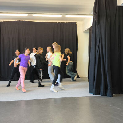 Bild vergr&ouml;&szlig;ern: 2026-03 Pestalozzi Tanz (3)