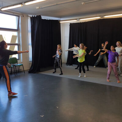 Bild vergr&ouml;&szlig;ern: 2026-03 Pestalozzi Tanz (8)