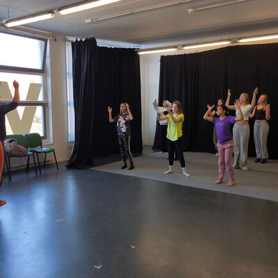 Bild vergr&ouml;&szlig;ern: 2026-03 Pestalozzi Tanz (9)