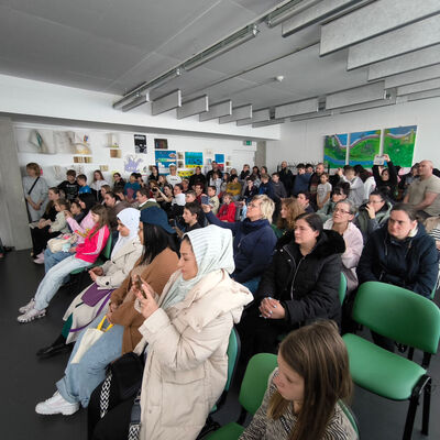 Bild vergr&ouml;&szlig;ern: 2026-03 Pestalozzi Pr&auml;sentation Tanz (7)