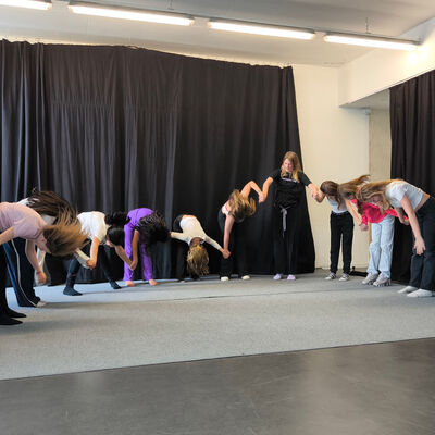 Bild vergr&ouml;&szlig;ern: 2026-03 Pestalozzi Pr&auml;sentation Tanz (11)